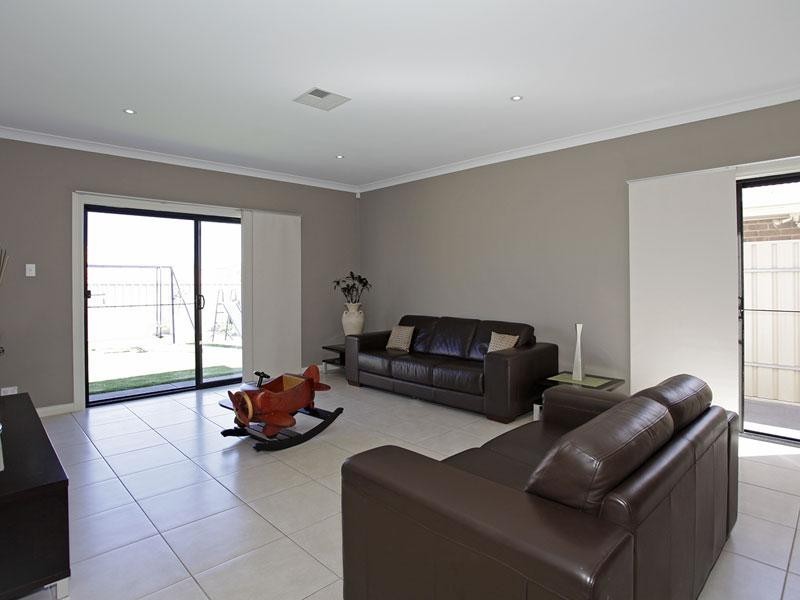 47 Freebairn Drive, Hallett Cove SA 5158