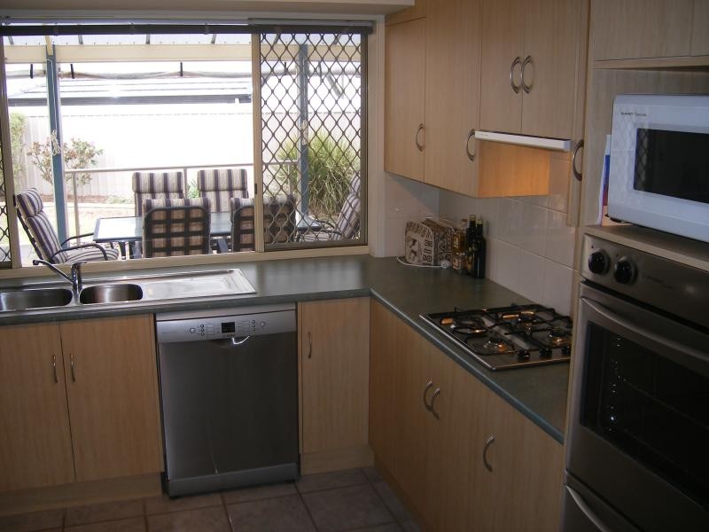 25 Ingleton Drive, Hallett Cove SA 5158