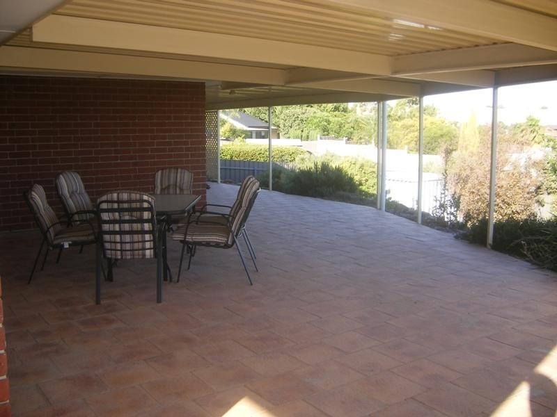 4 Quinvale Road, Hallett Cove SA 5158