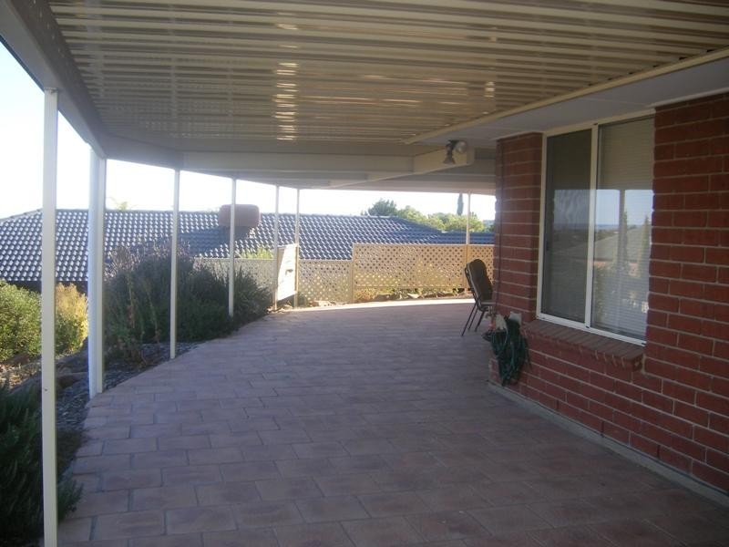 4 Quinvale Road, Hallett Cove SA 5158