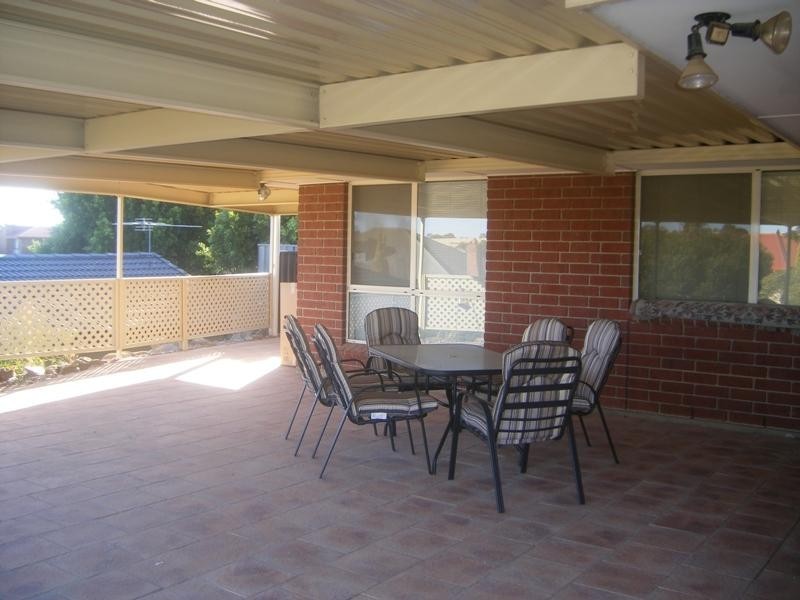 4 Quinvale Road, Hallett Cove SA 5158