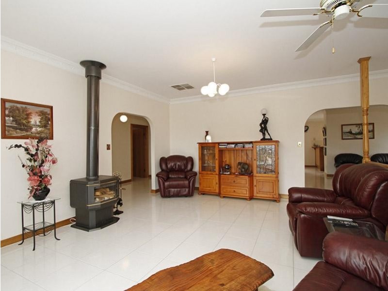 7 Luderitz Close, Hallett Cove SA 5158