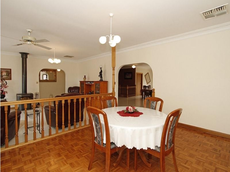 7 Luderitz Close, Hallett Cove SA 5158