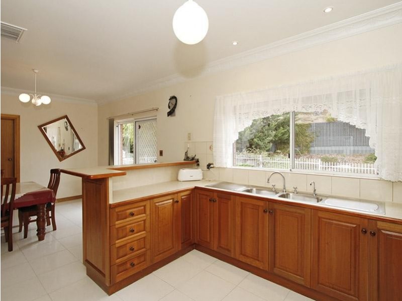 7 Luderitz Close, Hallett Cove SA 5158