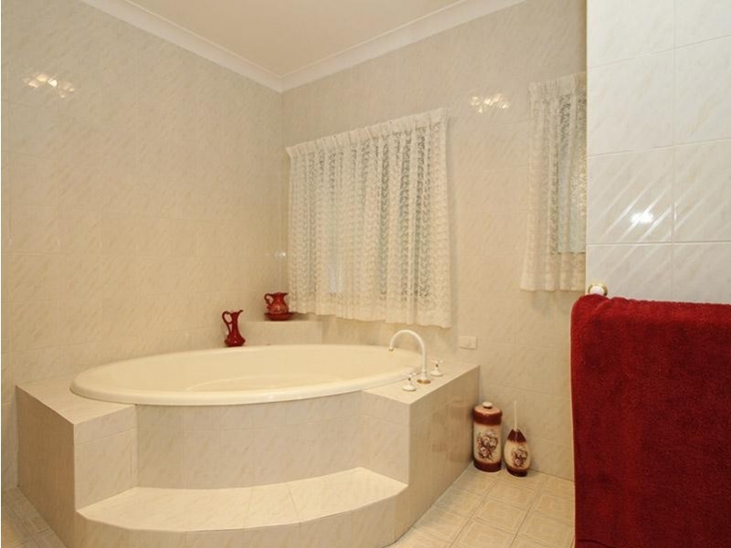 7 Luderitz Close, Hallett Cove SA 5158