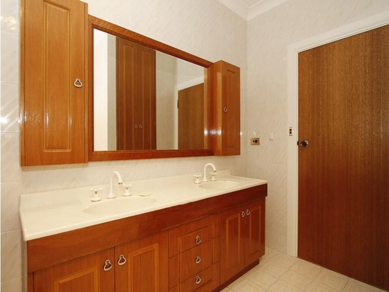 7 Luderitz Close, Hallett Cove SA 5158