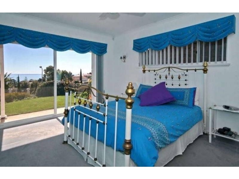 154 Perry Barr Road, Hallett Cove SA 5158