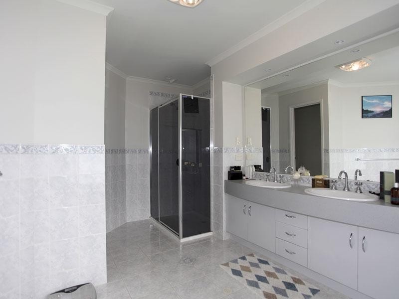 17 Balboa Drive, Hallett Cove SA 5158