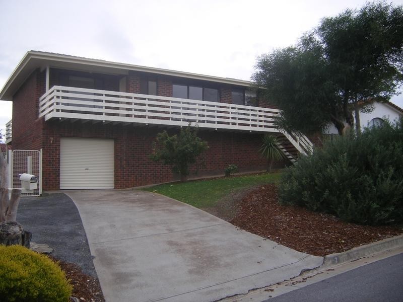 7 Falcon Court, Hallett Cove SA 5158
