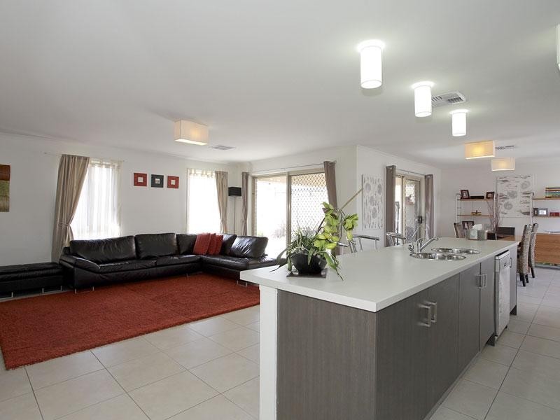 2 Merchant Court, Seaford Meadows SA 5169