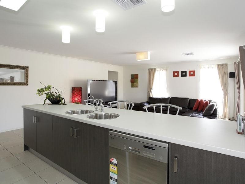 2 Merchant Court, Seaford Meadows SA 5169