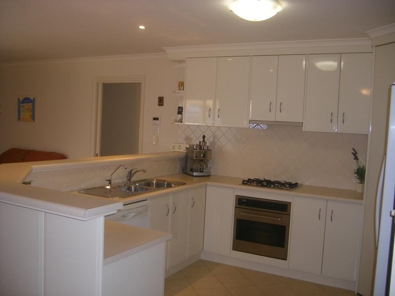 4 Annabelle Drive, Hallett Cove SA 5158