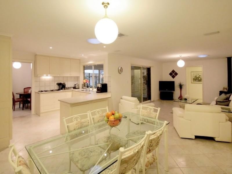 13 Dutchman Drive, Hallett Cove SA 5158