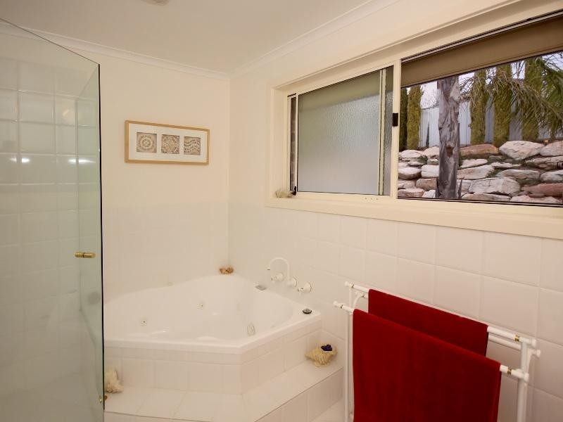 13 Dutchman Drive, Hallett Cove SA 5158