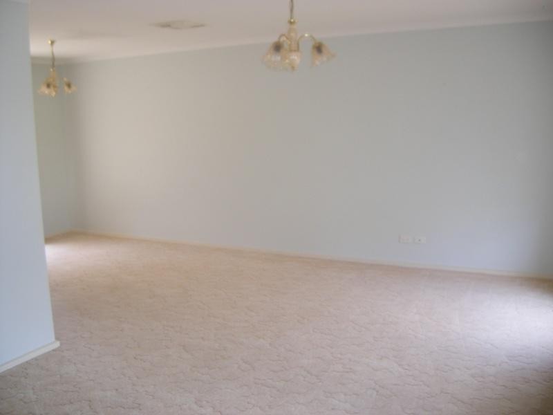 12 Hedgerow Crescent, Hallett Cove SA 5158