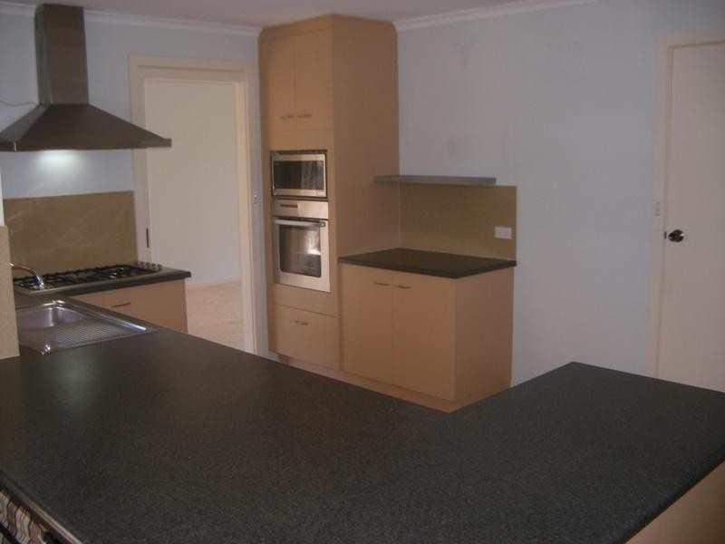 12 Hedgerow Crescent, Hallett Cove SA 5158