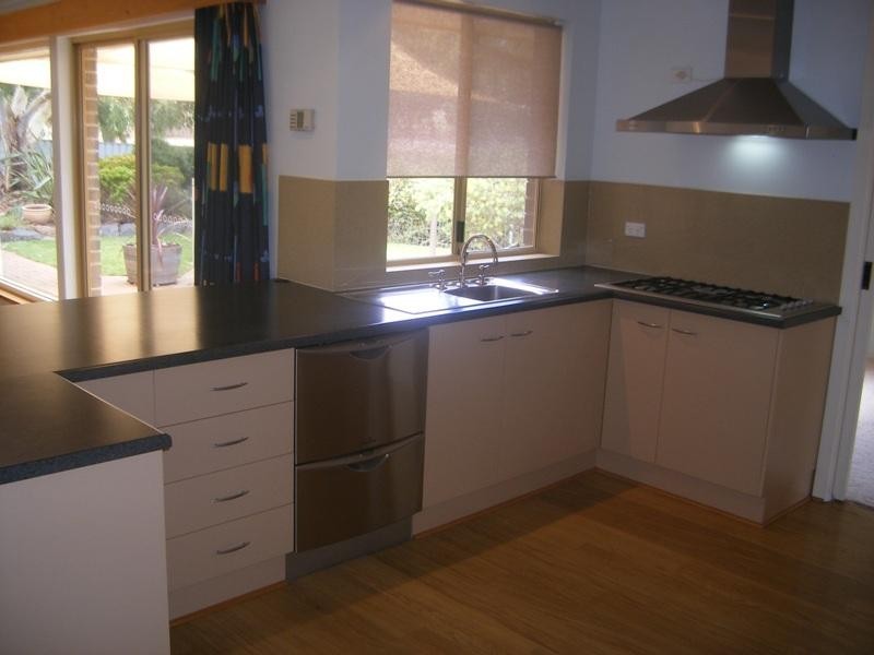 12 Hedgerow Crescent, Hallett Cove SA 5158