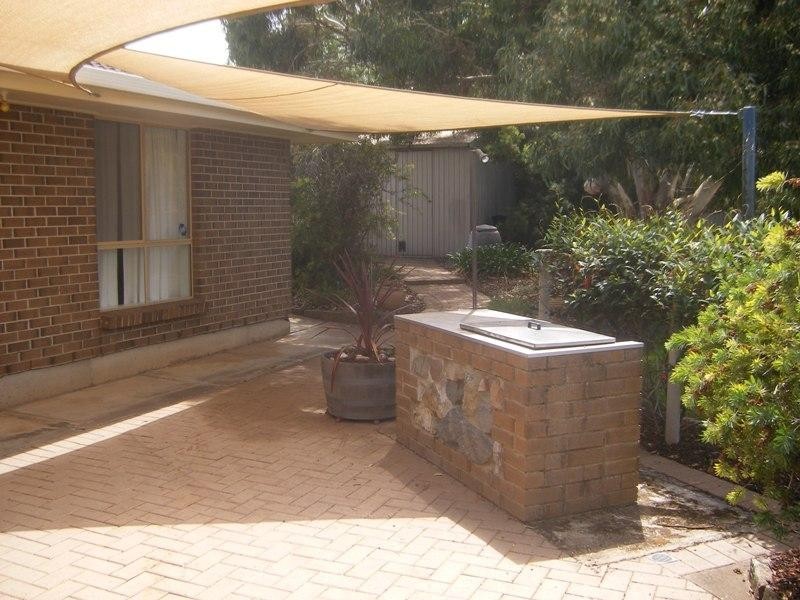 12 Hedgerow Crescent, Hallett Cove SA 5158