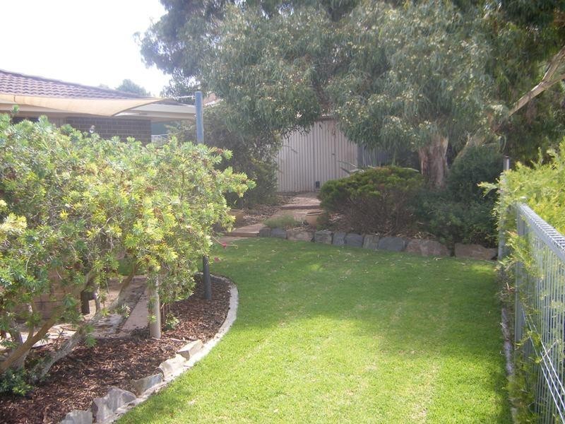 12 Hedgerow Crescent, Hallett Cove SA 5158