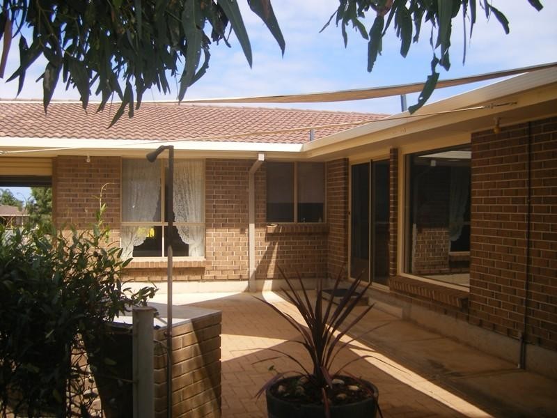 12 Hedgerow Crescent, Hallett Cove SA 5158