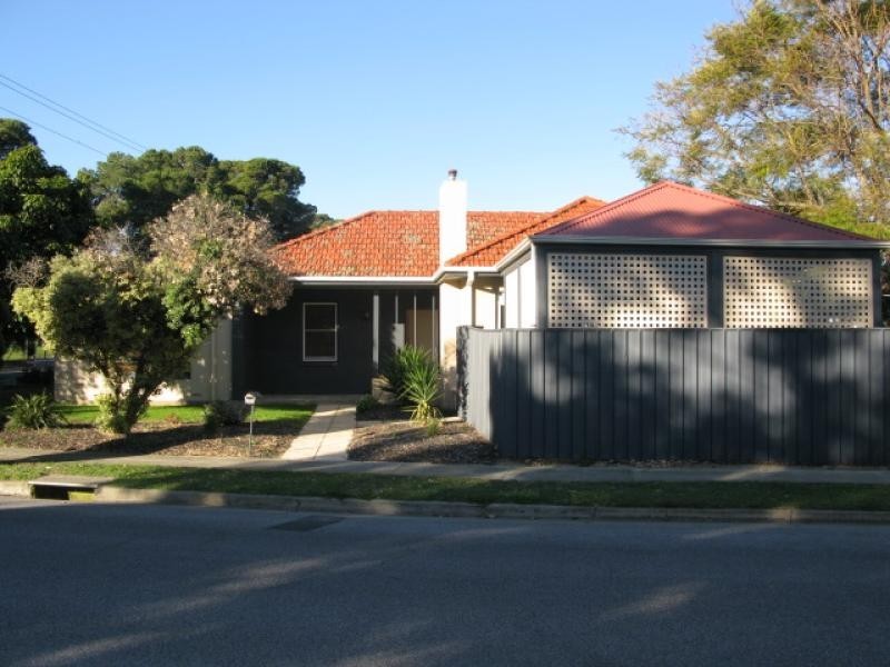 18 McCann Ave, Glenelg North SA 5045
