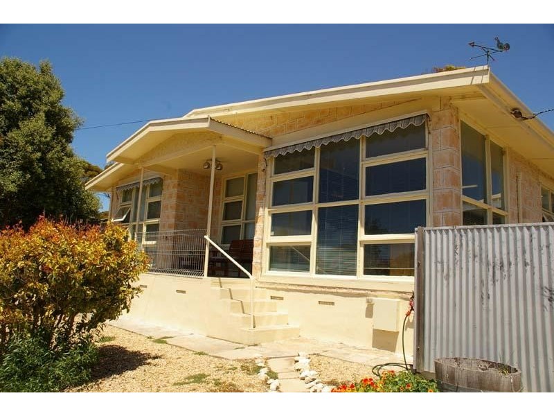 17 YOUNG AVENUE, Port Vincent SA 5581