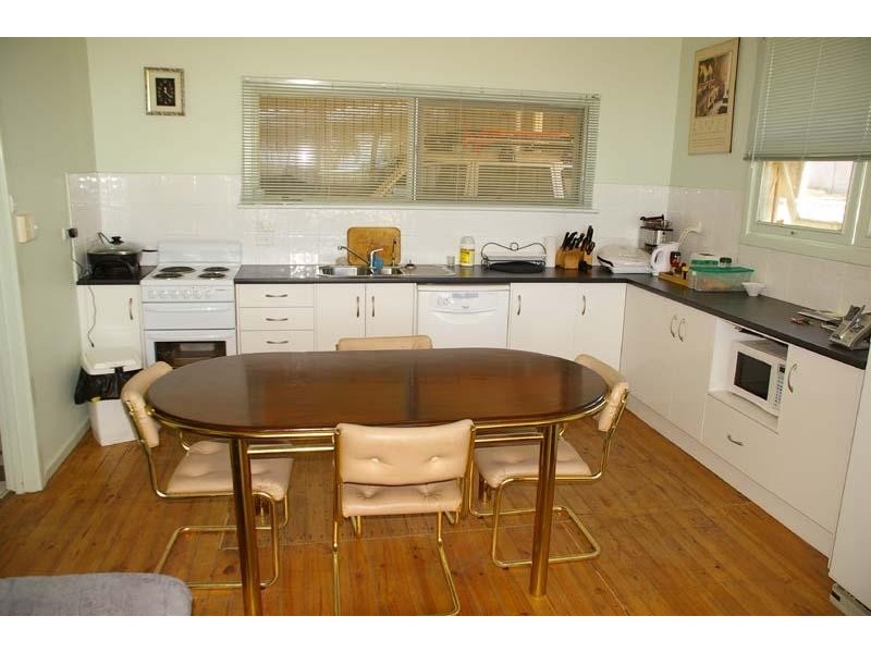 17 YOUNG AVENUE, Port Vincent SA 5581