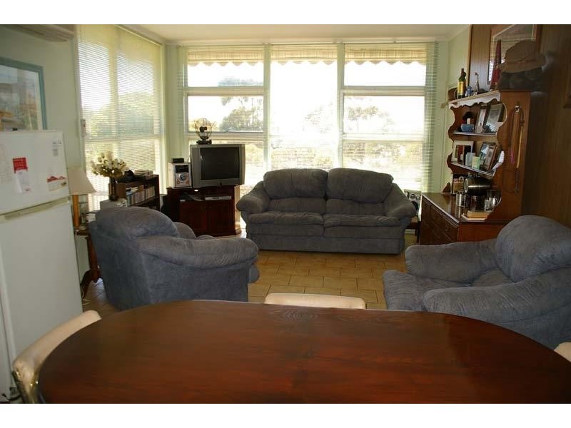 17 YOUNG AVENUE, Port Vincent SA 5581