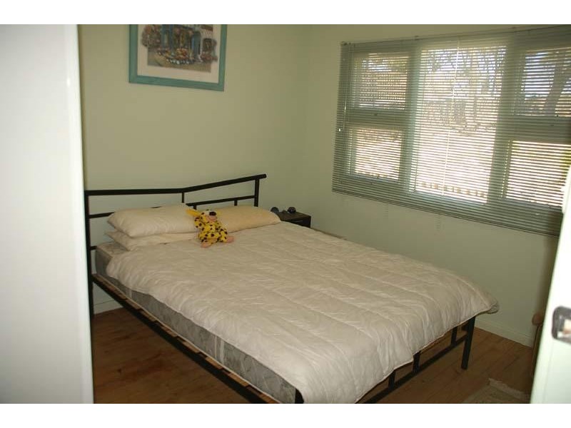 17 YOUNG AVENUE, Port Vincent SA 5581