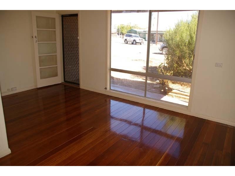 2 Sixth Street, Minlaton SA 5575