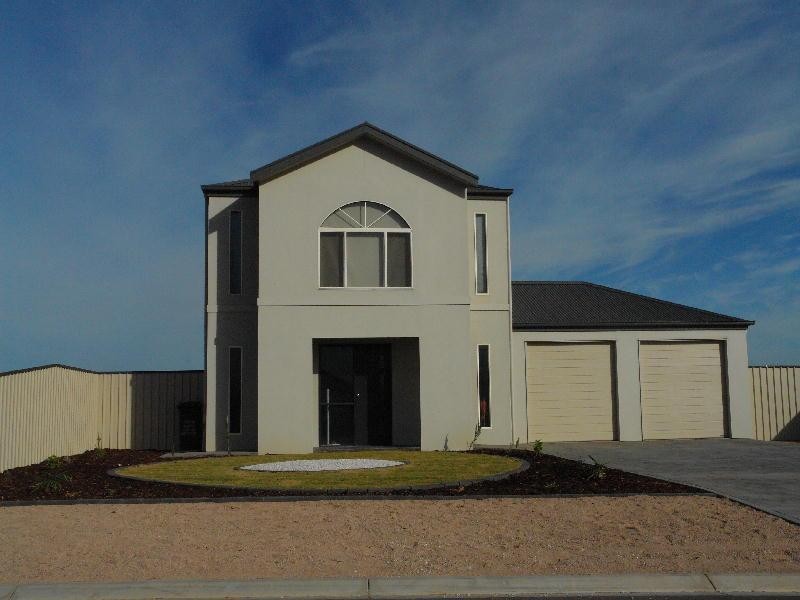 13 Hazel Street, Moonta Bay SA 5558