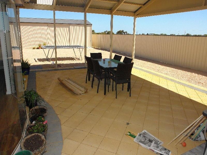 13 Hazel Street, Moonta Bay SA 5558