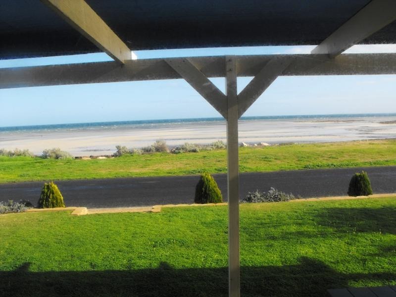 10 Marine Parade, Moonta Bay SA 5558
