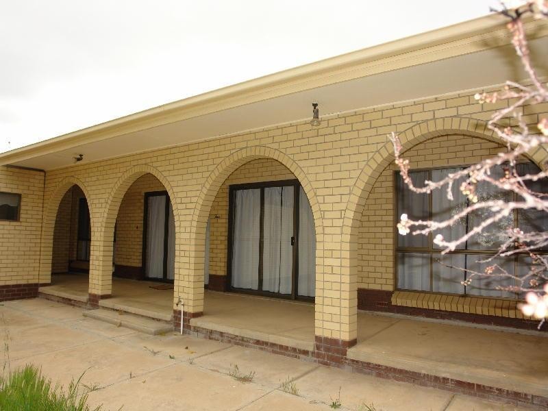 4 Narangga Terrace, Moonta Bay SA 5558