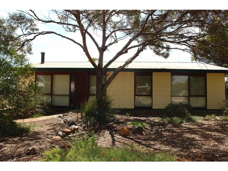 3 Alice Street, Moonta Bay SA 5558