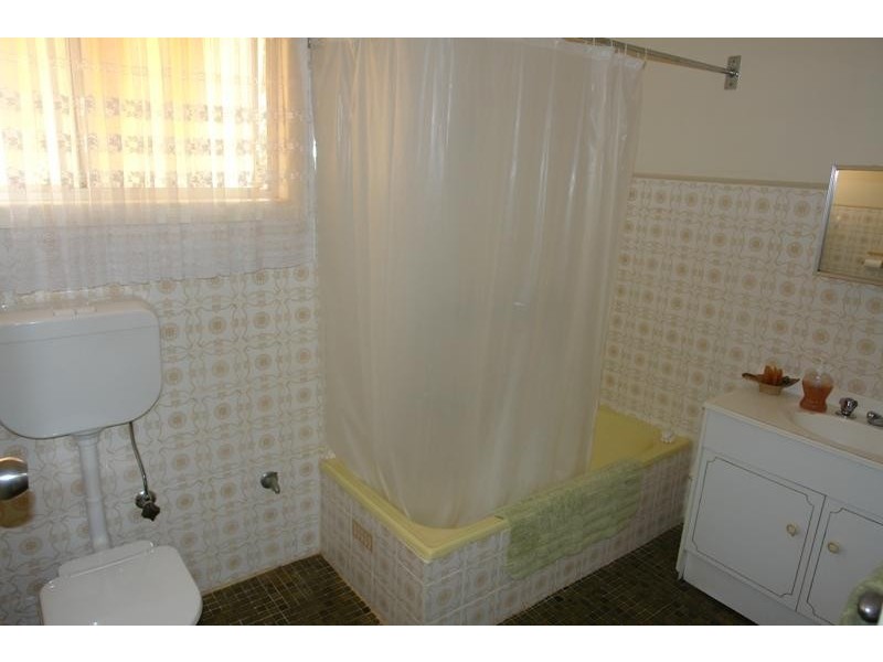 10 First Street, Moonta SA 5558