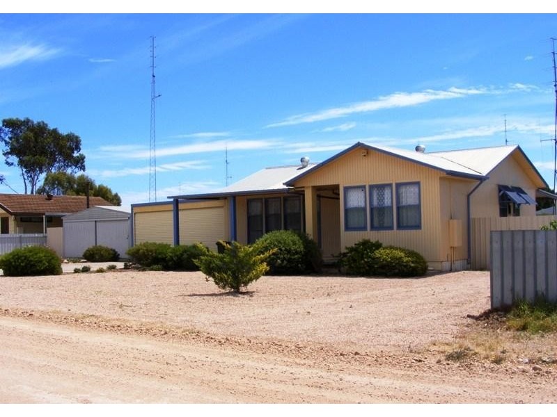 1 Carlisle Street, Moonta Bay SA 5558