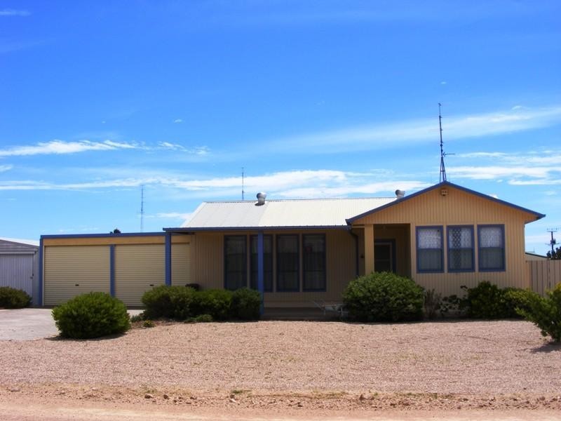 1 Carlisle Street, Moonta Bay SA 5558