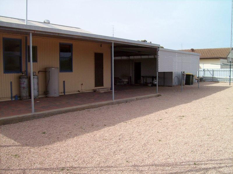 1 Carlisle Street, Moonta Bay SA 5558