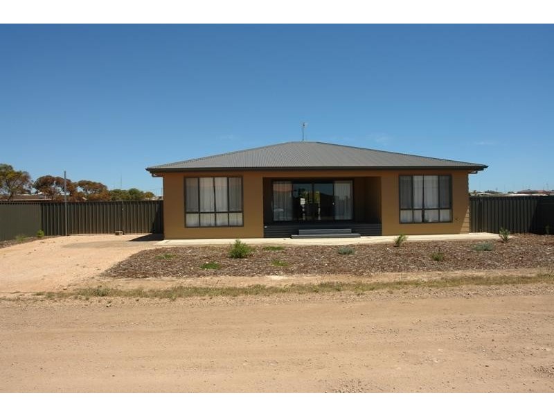 17 Andrew Street, Moonta Bay SA 5558