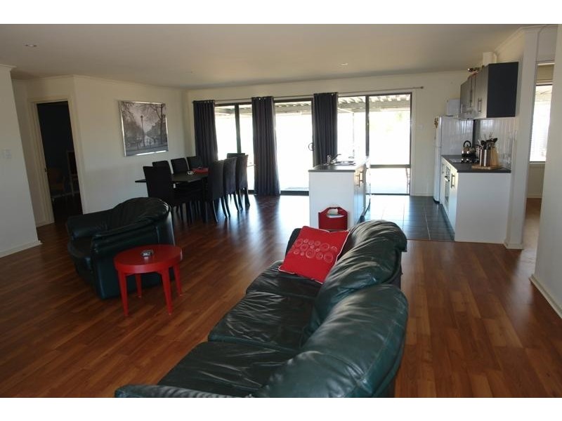 17 Andrew Street, Moonta Bay SA 5558