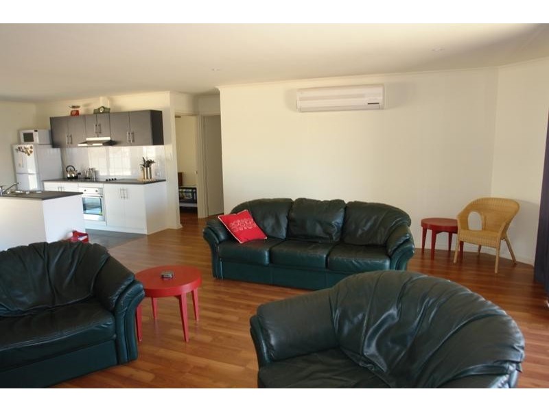 17 Andrew Street, Moonta Bay SA 5558