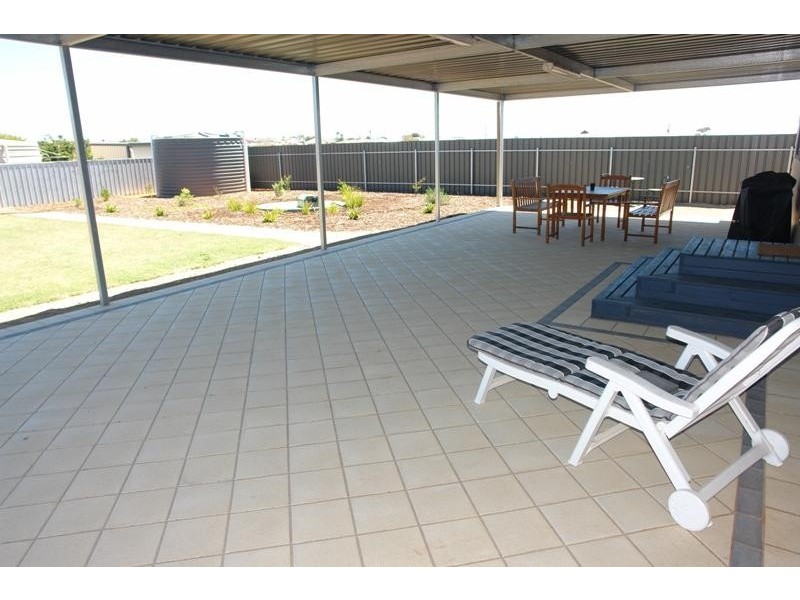 17 Andrew Street, Moonta Bay SA 5558