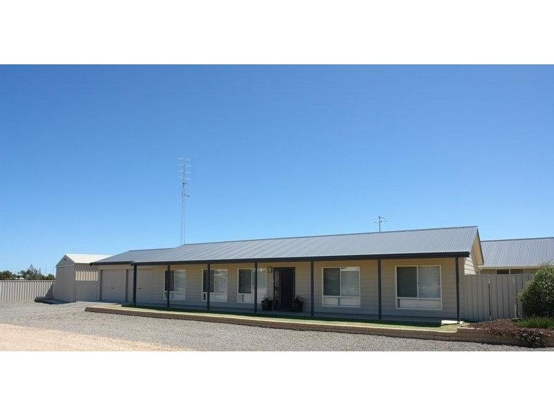 1 Hazel Street, Moonta Bay SA 5558