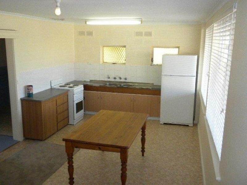 17 Devon Street, Port Clinton SA 5570