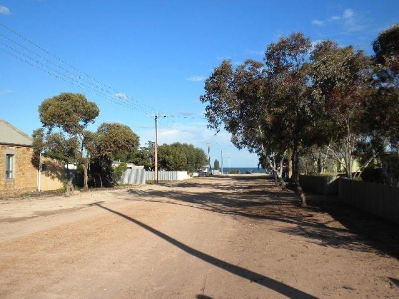 17 Devon Street, Port Clinton SA 5570