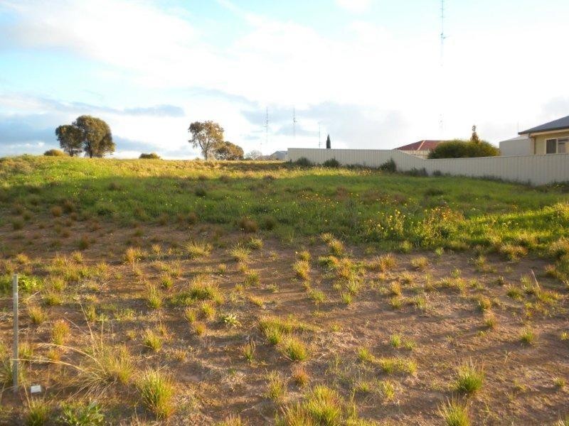 4 Loller Street, Moonta Bay SA 5558