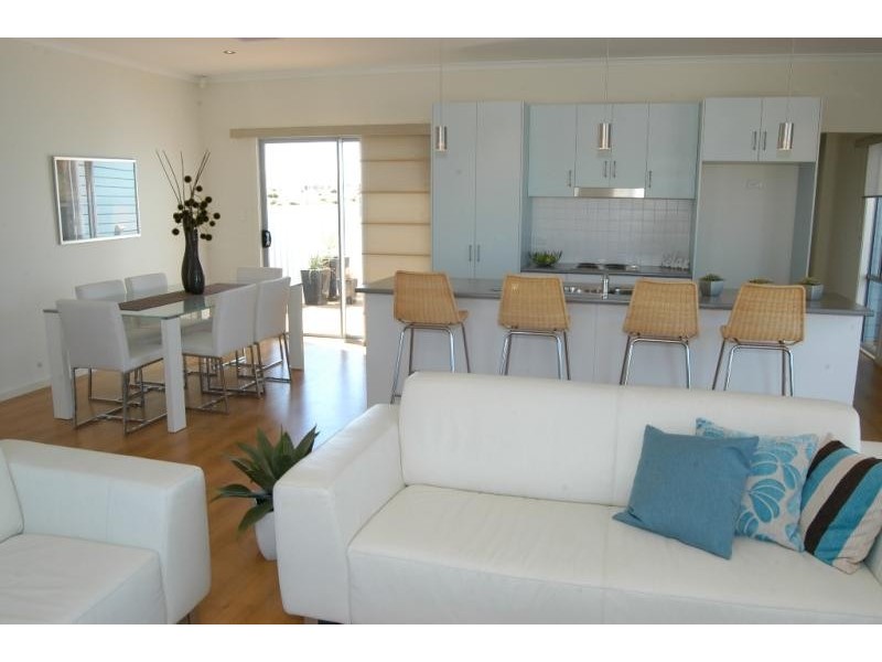 14 Trembath St, Moonta Bay SA 5558
