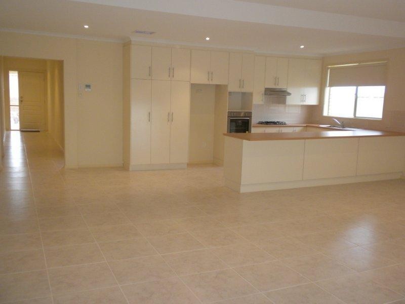 12 Albatross Street, Wallaroo SA 5556