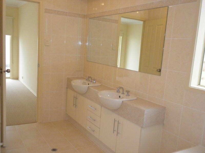 12 Albatross Street, Wallaroo SA 5556